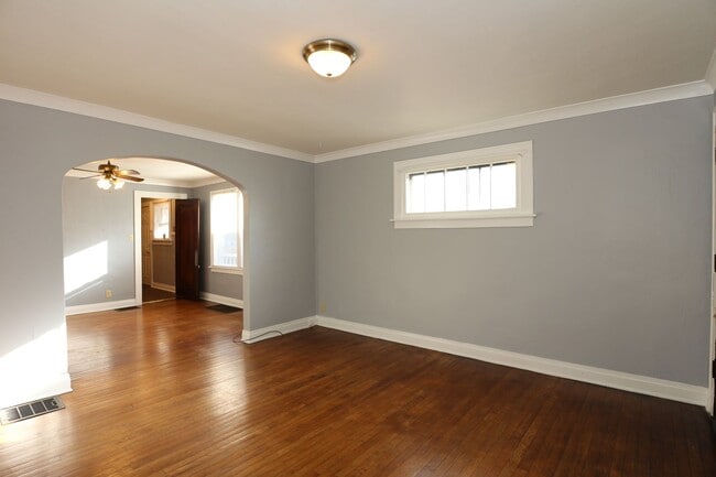 Building Photo - Large 1 Bedroom Emerson Heights Duplex!