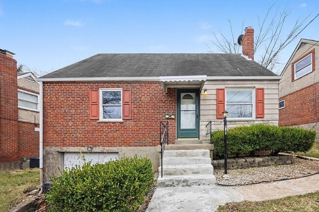 Building Photo - Beautiful 4 Bed 2 Bath Renovated Home!