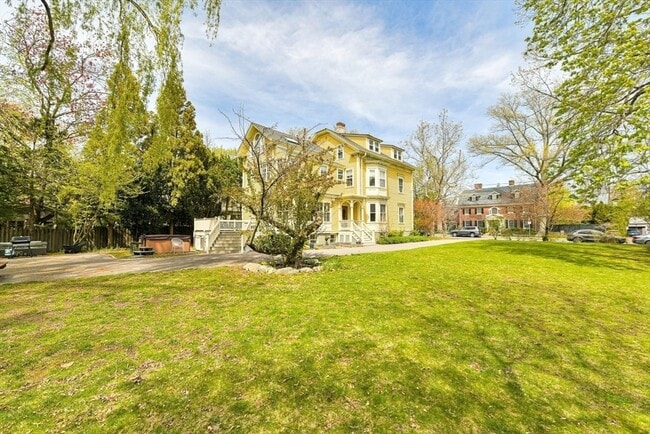 Foto del edificio - 38 Lakeview Ave