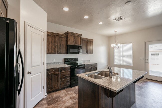 Building Photo - Beautiful Little Valley - 4 Bed 2 Bath home