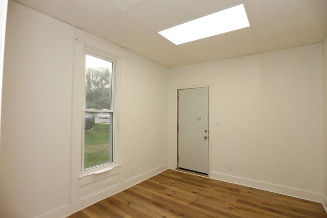 Building Photo - 612 1/2 E Pike St