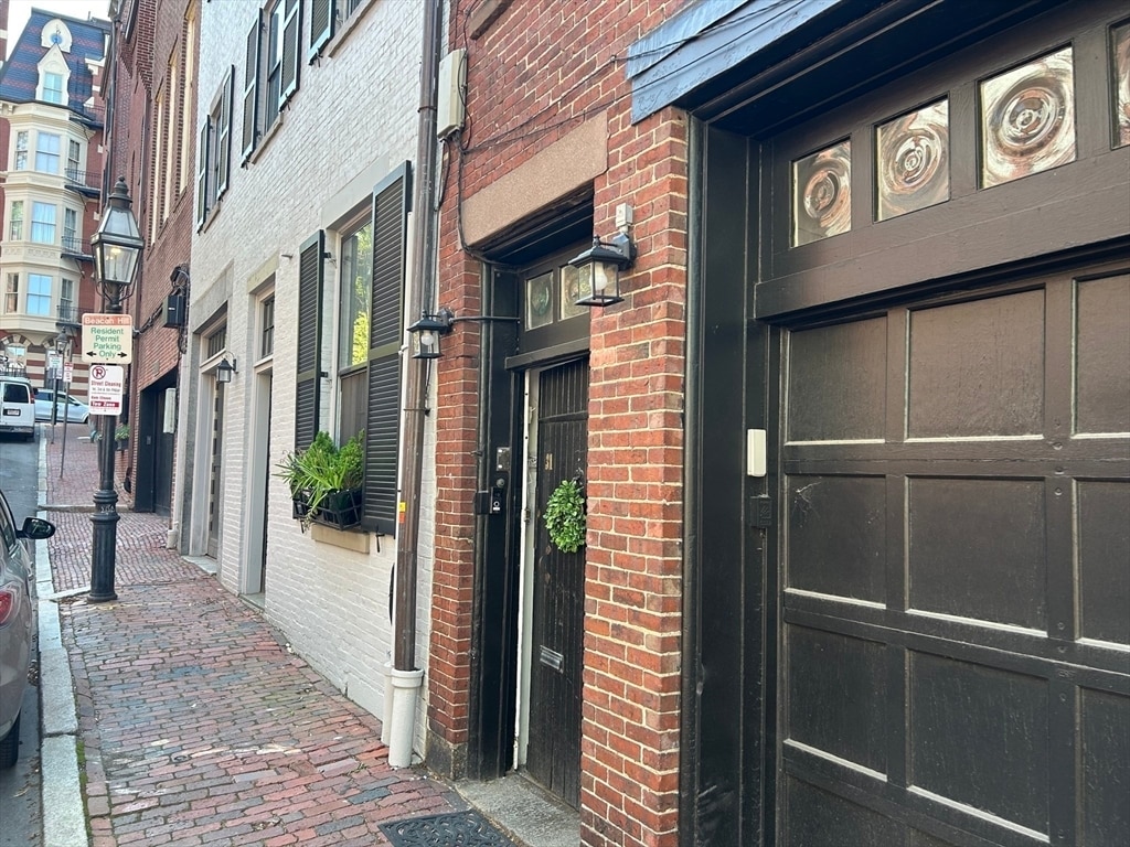 Primary Photo - 31 Branch St