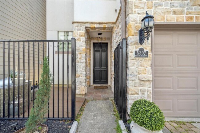 Foto del edificio - 5807 Birdsall Market Pl
