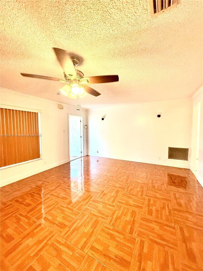 Foto del edificio - 7215 NW 8th St