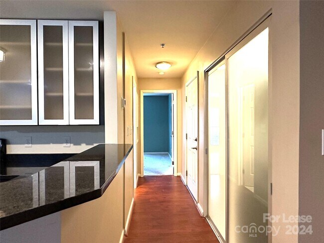 Building Photo - 505 S Graham St