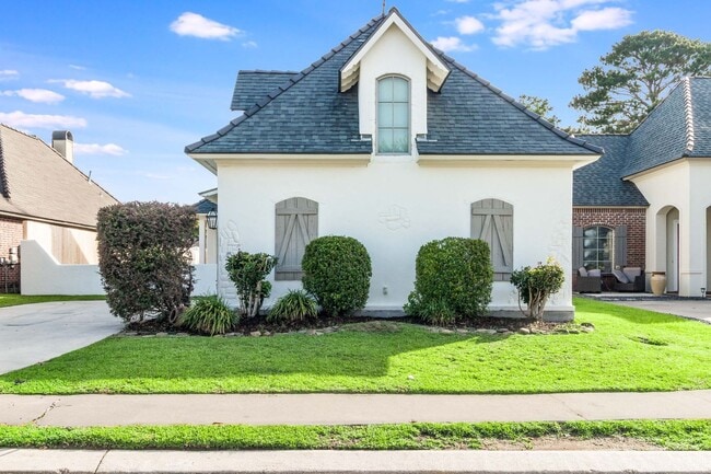 Building Photo - Beautifully Renovated 4-Bedroom Home in St...