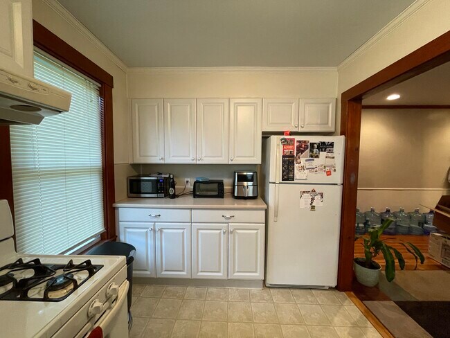Building Photo - 471 Gleasondale Rd