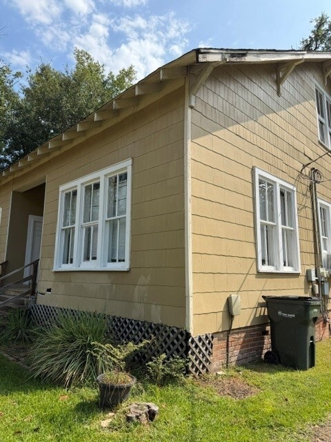 Building Photo - 240 Dampeer St