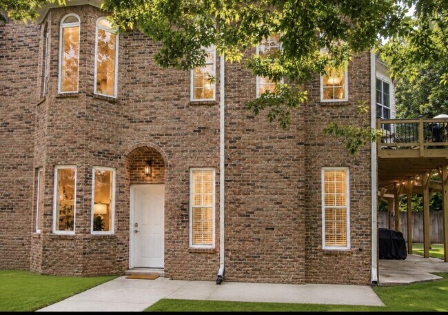 Foto del edificio - 6041 Bear Lake Dr