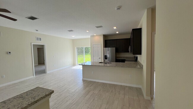 Foto del edificio - Beautiful 3 Bedroom / 2 Bath Home in Palm ...