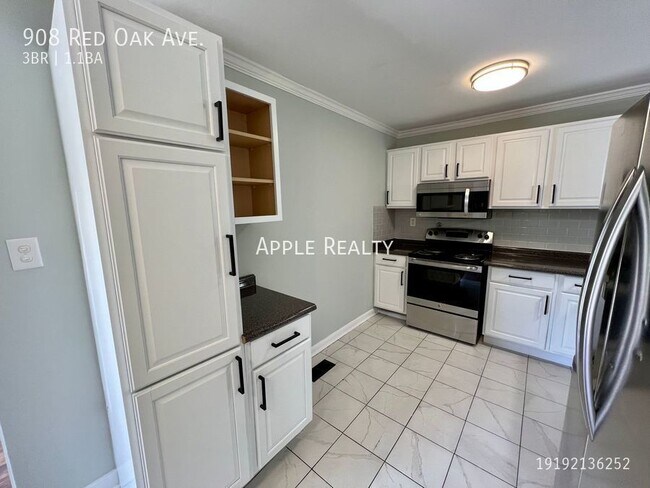 Building Photo - 908 Red Oak Ave. - Available June 14