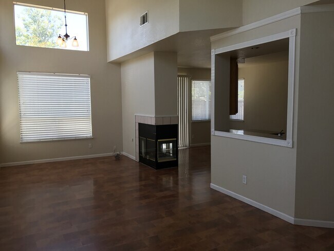 Building Photo - Great 3 Bedroom w/ Office, 2.5 Bath Antioc...