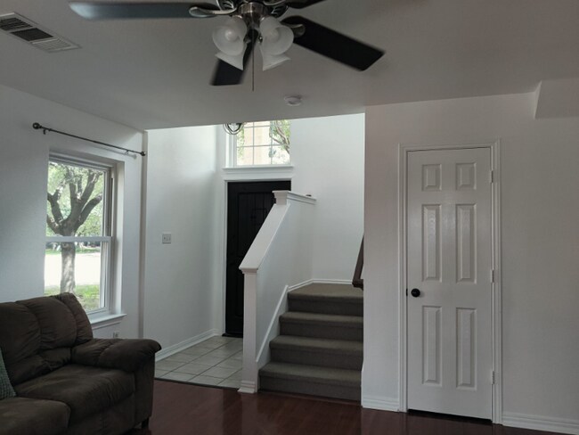 Building Photo - 1041 Stacia's Way
