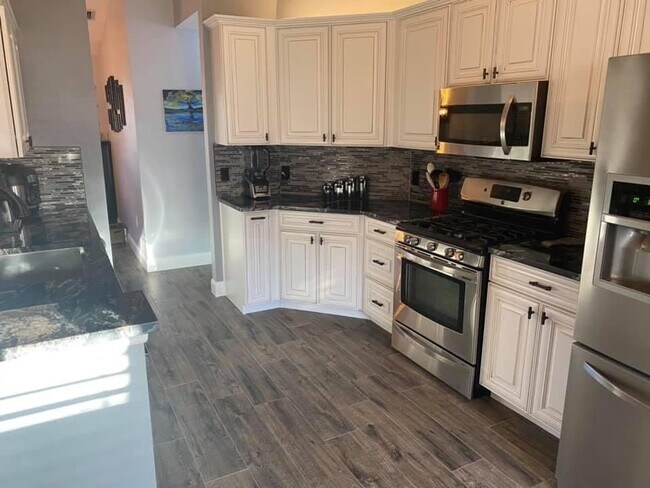 Building Photo - 1095 Egret Lake Way