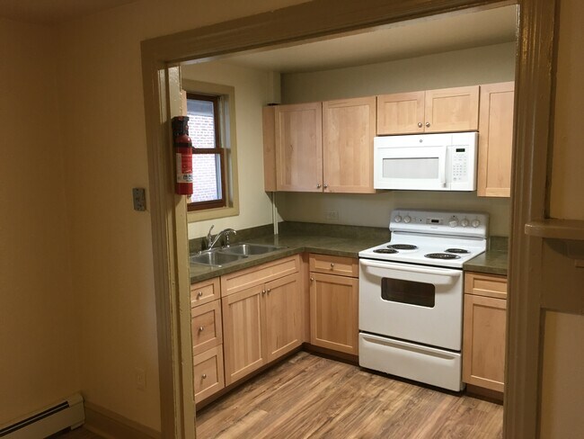 Building Photo - 23 E 3rd St