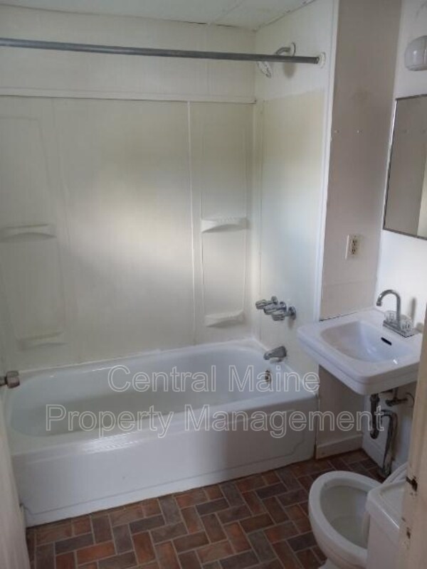 23 Oakland St Unit 2, Waterville, ME 04901 Condo for Rent in