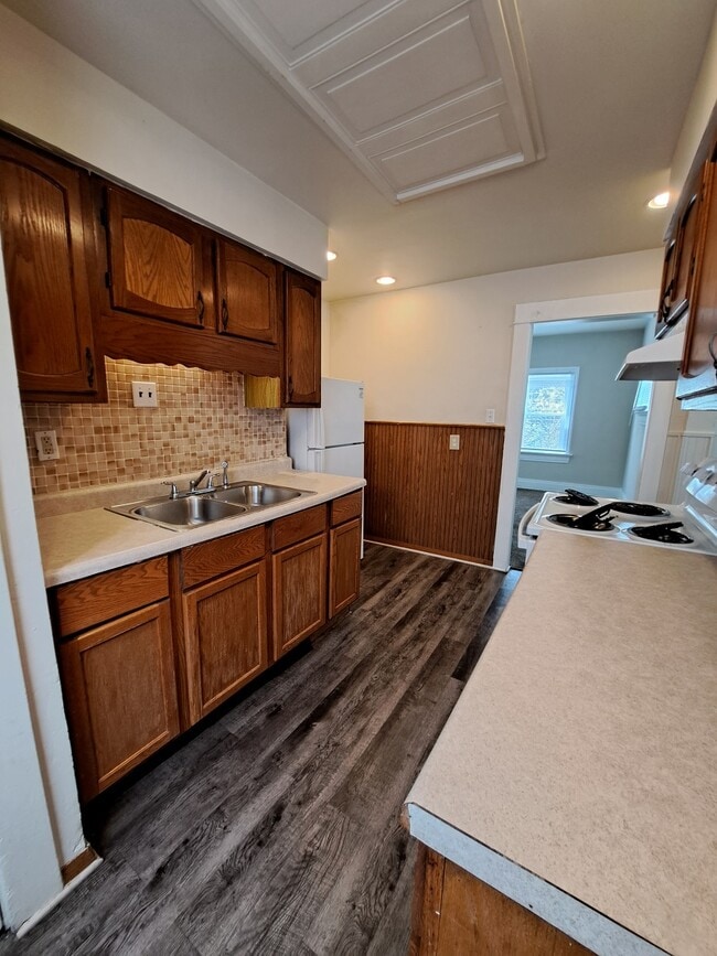 Building Photo - 43 E Shadyside Dr