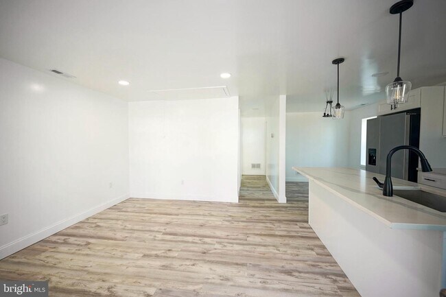 Building Photo - 110 Thomas Ave S