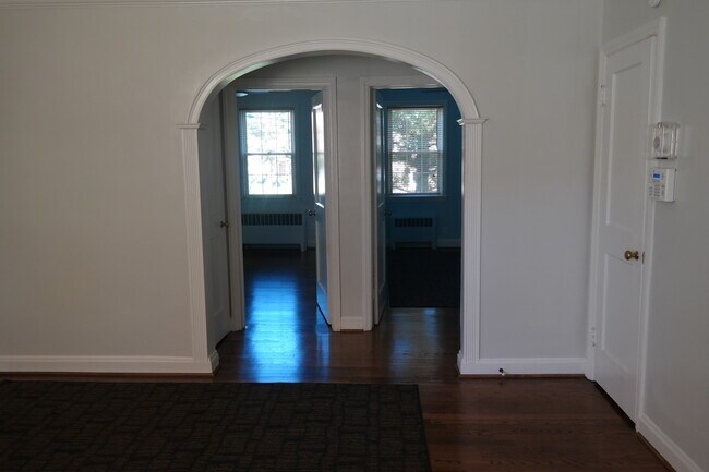 Building Photo - Apartment Chinquapin Park/Belvedere
