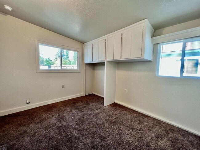 Building Photo - Merced: $1700 3 bed 1 bath with spacious y...