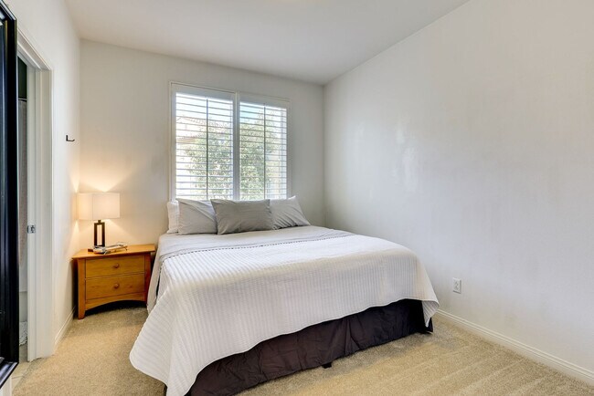 Building Photo - 5086 Cascade Way