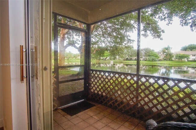 Foto del edificio - 407 Gardens Dr