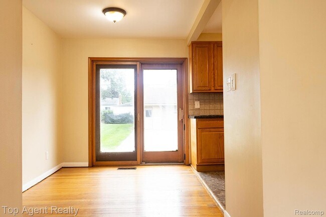 Foto del edificio - 32121 Grandview Ave