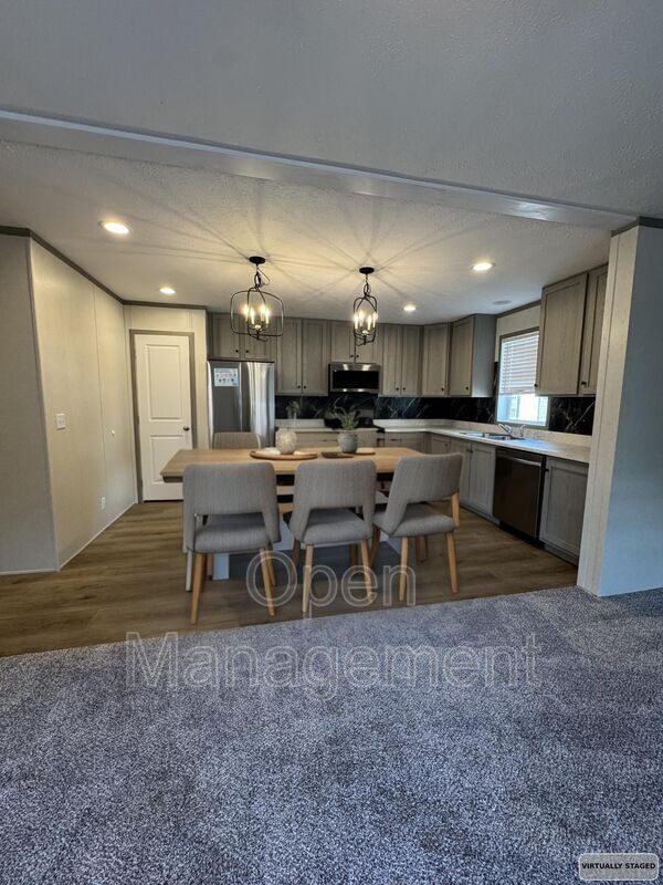 Building Photo - 755 N Tratt St