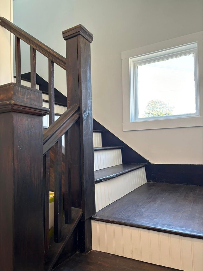 Building Photo - 166 18th St