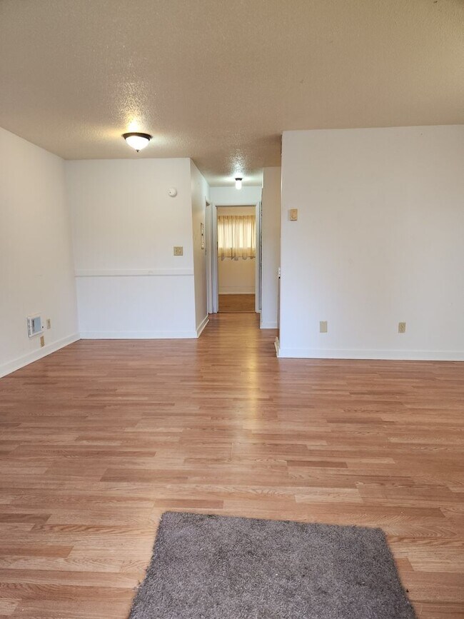 Foto del edificio - 1-bedroom 1 bath Ground Level Apartment