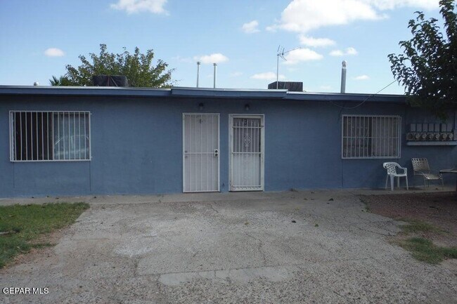 Foto del edificio - 8919 Norton St