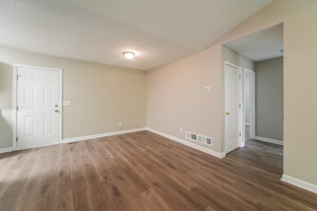 Foto del edificio - 8889 Timmons Cir