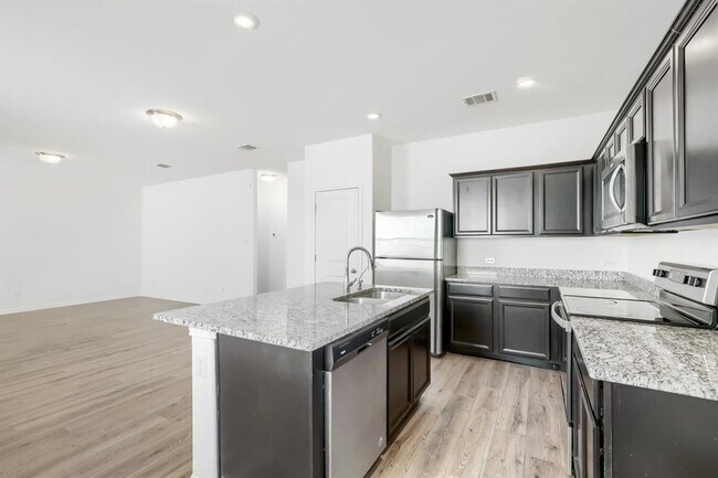 Foto del edificio - 329 Flower Smith Ln