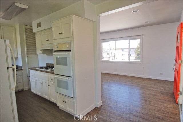 Building Photo - 1446 Manhattan Beach Blvd