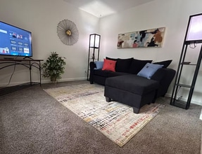 Building Photo - 212 N Main St