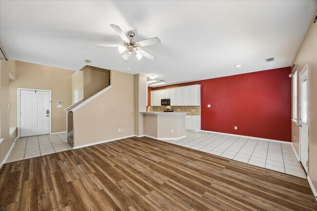 Foto del edificio - 341 Capella Oaks Ln