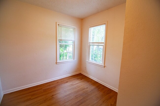 Building Photo - 1606 S Martinson St