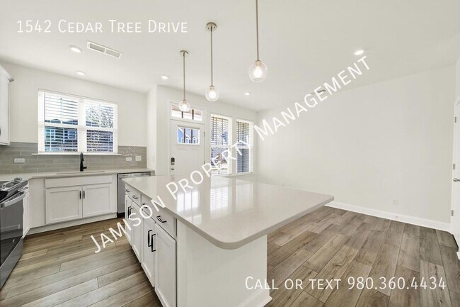 Foto del edificio - 1542 Cedar Tree Dr