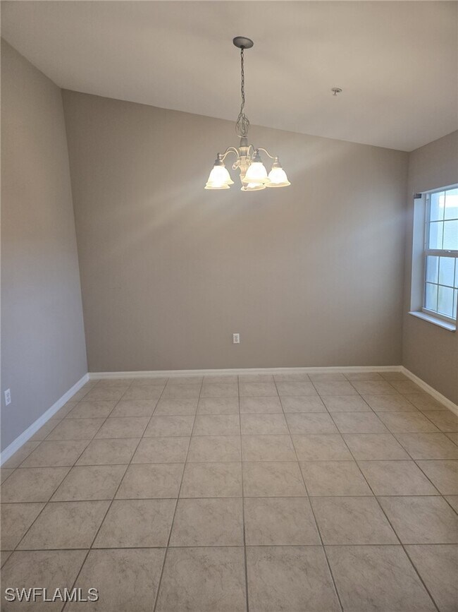 Foto del edificio - 10344 Whispering Palms Dr