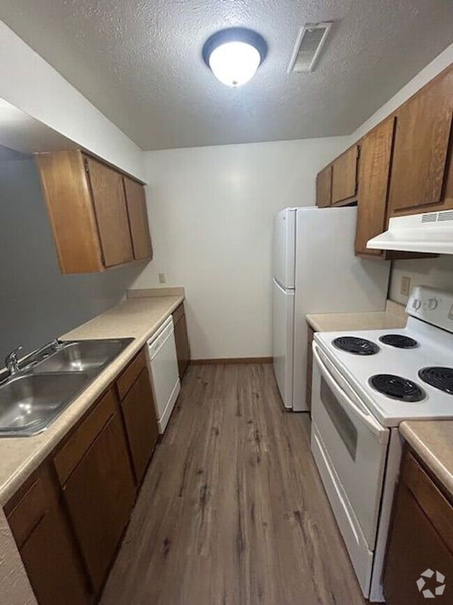 Building Photo - 2211 Spansail Dr