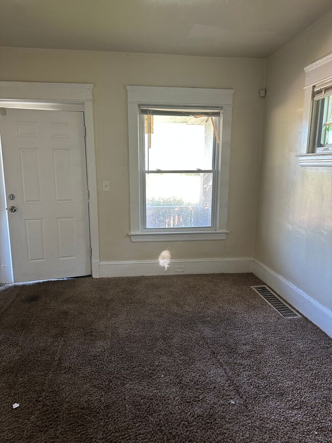 Building Photo - Three bedroom single family home on Clevel...