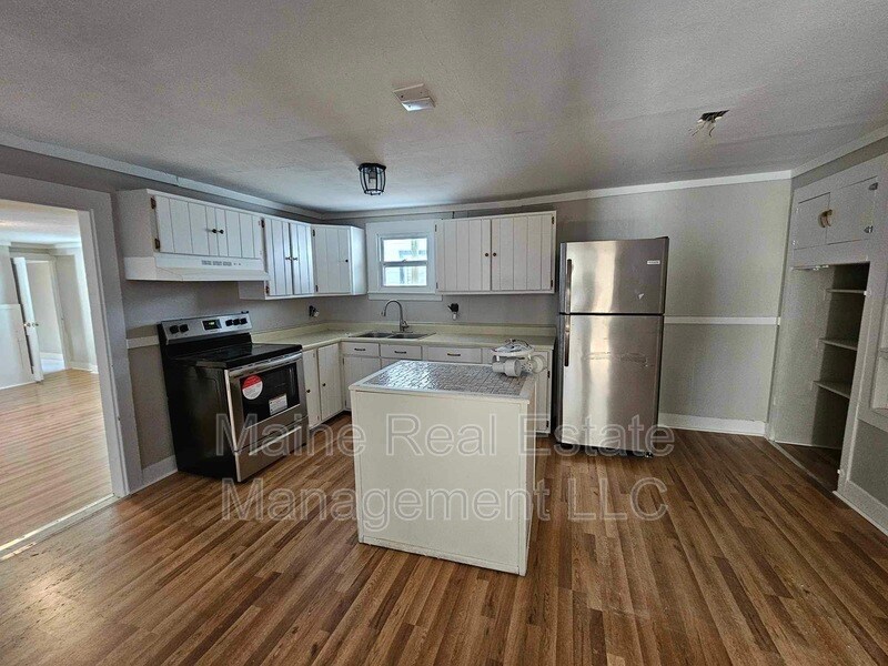 52 Hayes St Unit Apt. 1, Old Town, ME 04468 Condo for Rent in Old