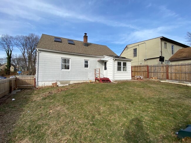 Photo - 567 Queen St House