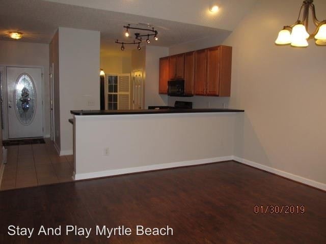 Building Photo - 730 Foxtail Dr