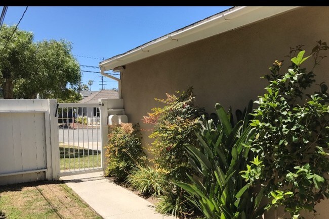 Foto del edificio - 204 S Irena Ave