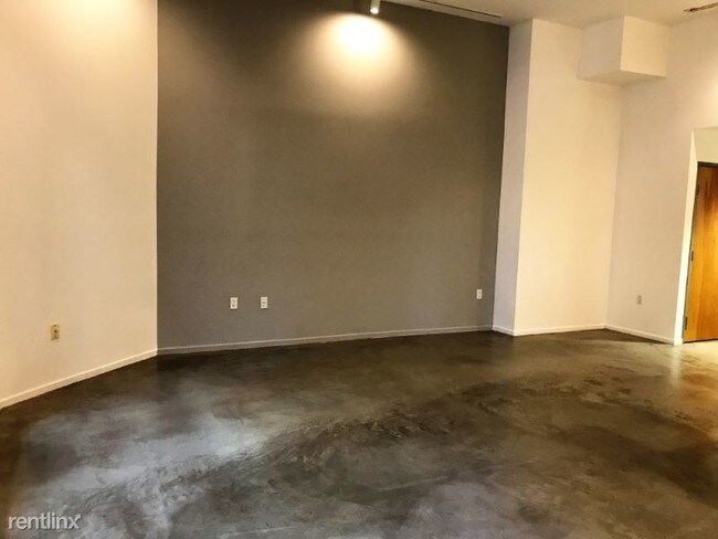 Building Photo - 1 br, 1 bath Apartment - 713 N Hudson Ave