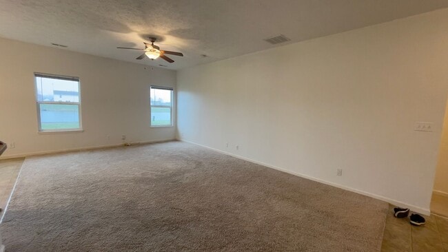 Building Photo - LINDBERG VILLAGE...3 Bed 2 Bath w/office