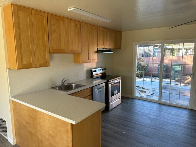 Building Photo - GREAT SAN LEANDRO LOCATION & SITUATED IN A...