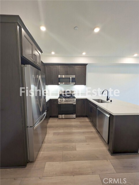 Foto del edificio - 402 W Grand Ave