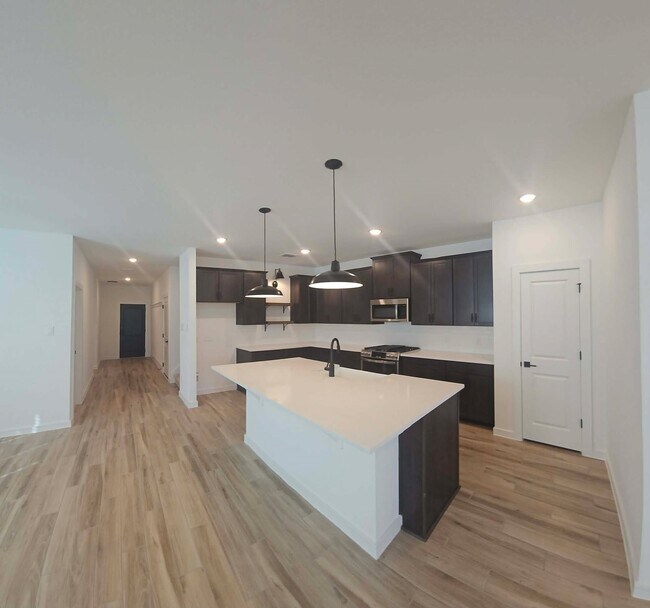 Building Photo - 8438 Bay Oaks Dr